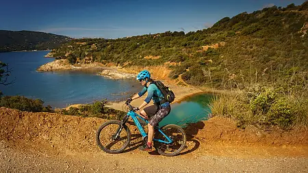 Schöne Buchten mit dem Bike entdecken